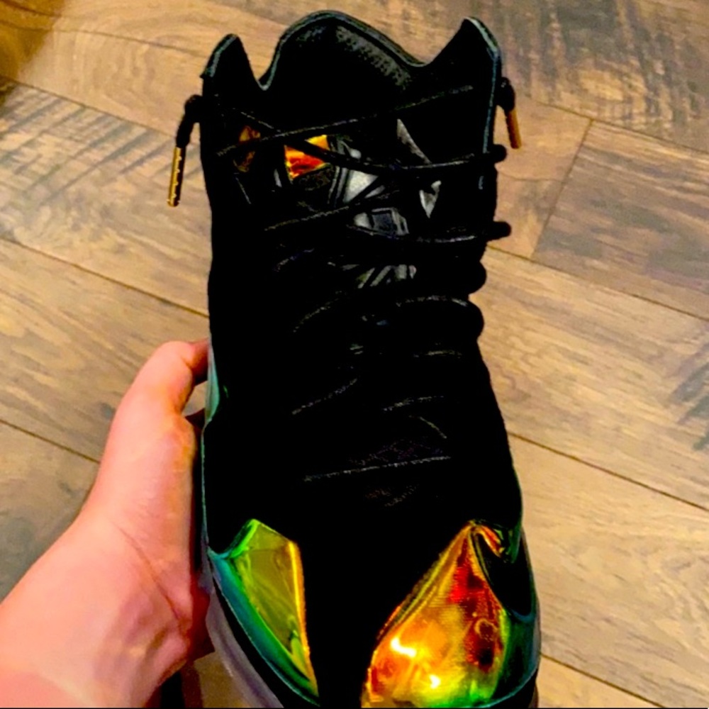 Worn twice and outgrew. No scratches perfect condition
